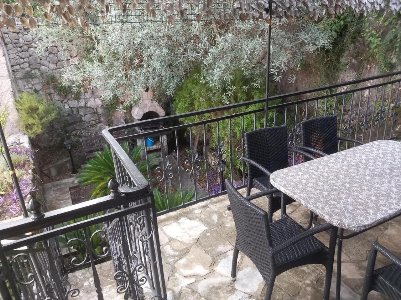 Holiday Home Stone House Perast Esterno foto