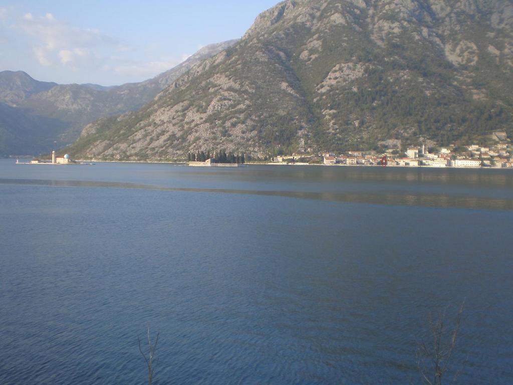 Holiday Home Stone House Perast Esterno foto