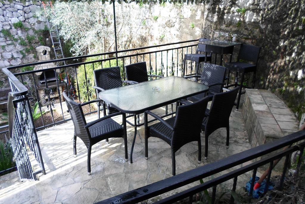 Holiday Home Stone House Perast Esterno foto