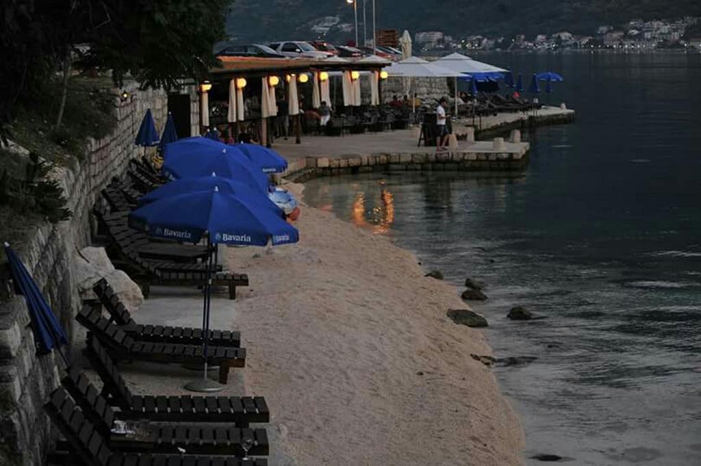 Holiday Home Stone House Perast Esterno foto